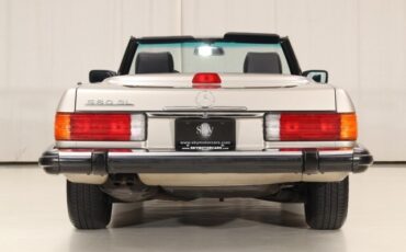 Mercedes-Benz-560-Series-Convertible-1987-Convertible-34