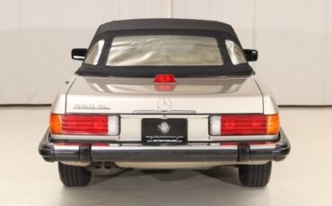 Mercedes-Benz-560-Series-Convertible-1987-Convertible-35