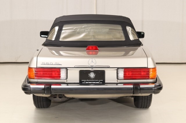 Mercedes-Benz-560-Series-Convertible-1987-Convertible-35