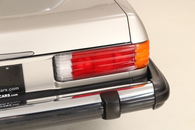 Mercedes-Benz-560-Series-Convertible-1987-Convertible-39