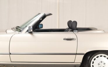 Mercedes-Benz-560-Series-Convertible-1987-Convertible-4