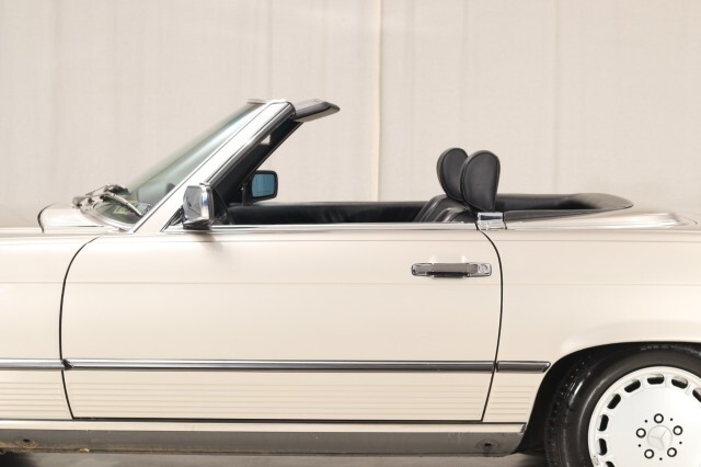 Mercedes-Benz-560-Series-Convertible-1987-Convertible-4