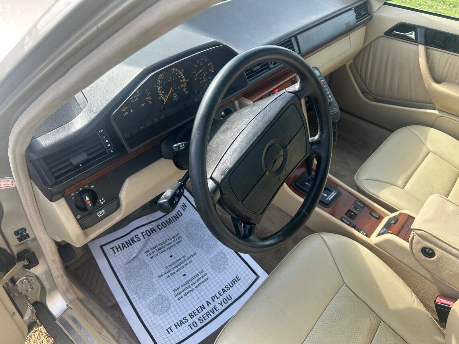 Mercedes-Benz-E-Class-1991-Sedan-11