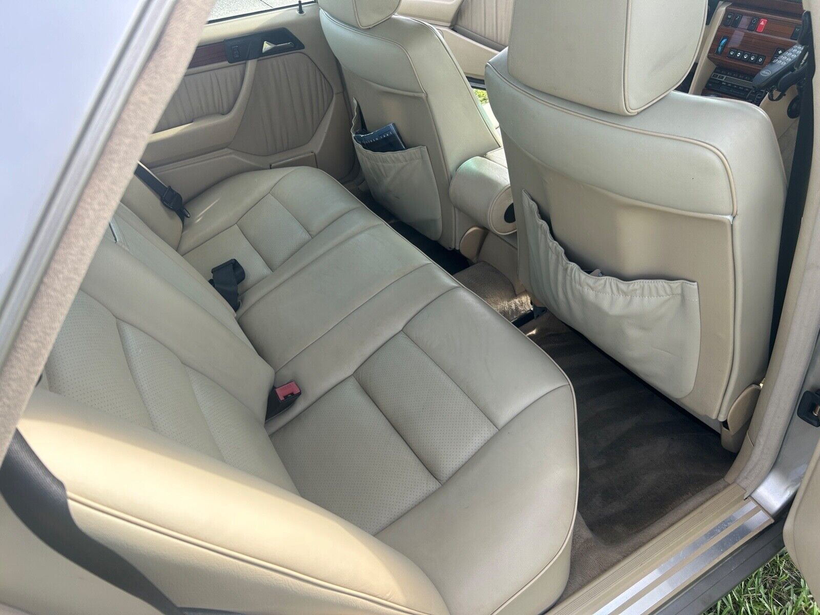Mercedes-Benz-E-Class-1991-Sedan-15
