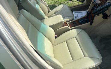 Mercedes-Benz-E-Class-1991-Sedan-17
