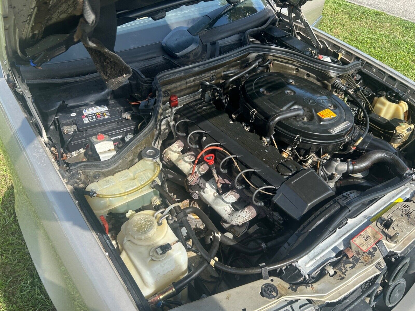 Mercedes-Benz-E-Class-1991-Sedan-18