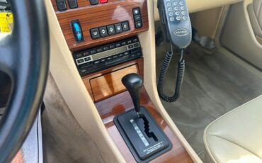 Mercedes-Benz-E-Class-1991-Sedan-20
