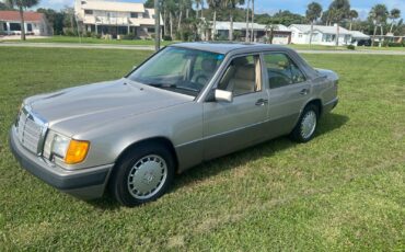 Mercedes-Benz-E-Class-1991-Sedan