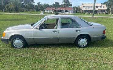 Mercedes-Benz-E-Class-1991-Sedan-8