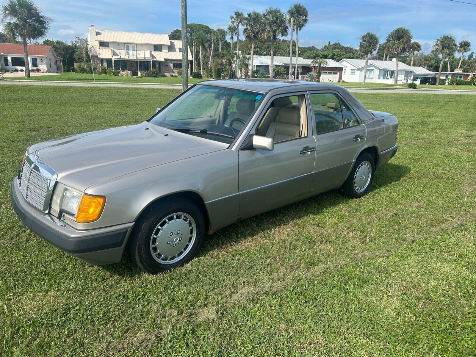 Mercedes-Benz E-Class 1991 Sedan