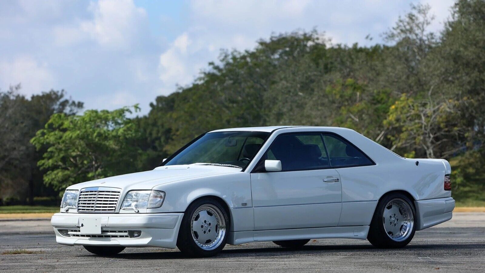 Mercedes-Benz-E-Class-1995-Coupe-1