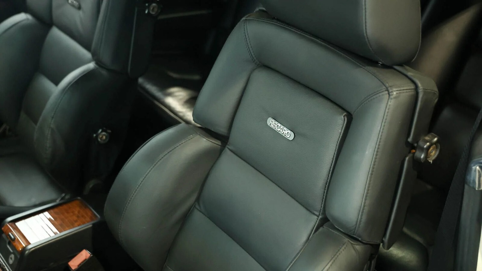 Mercedes-Benz-E-Class-1995-Coupe-11