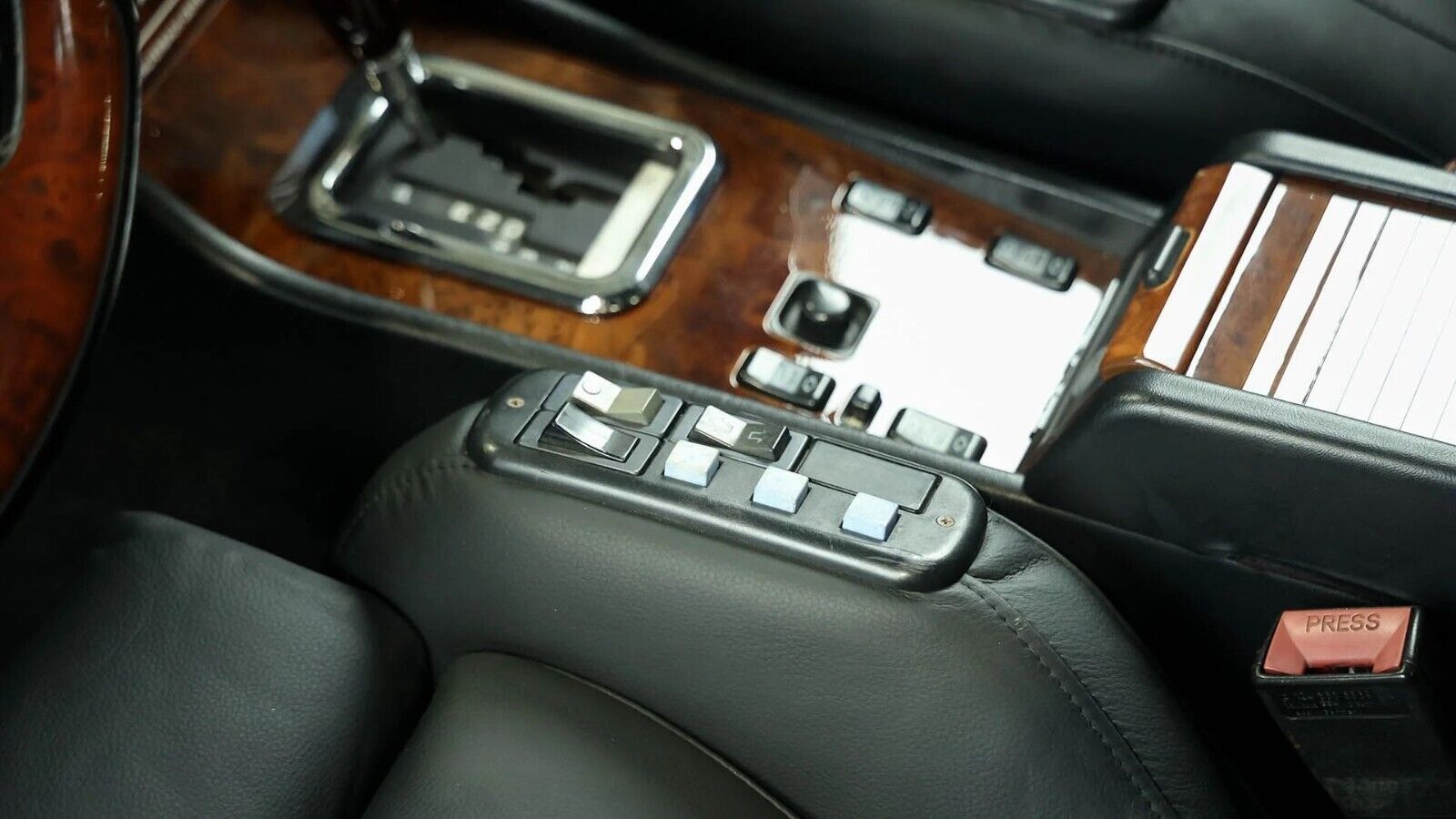 Mercedes-Benz-E-Class-1995-Coupe-14