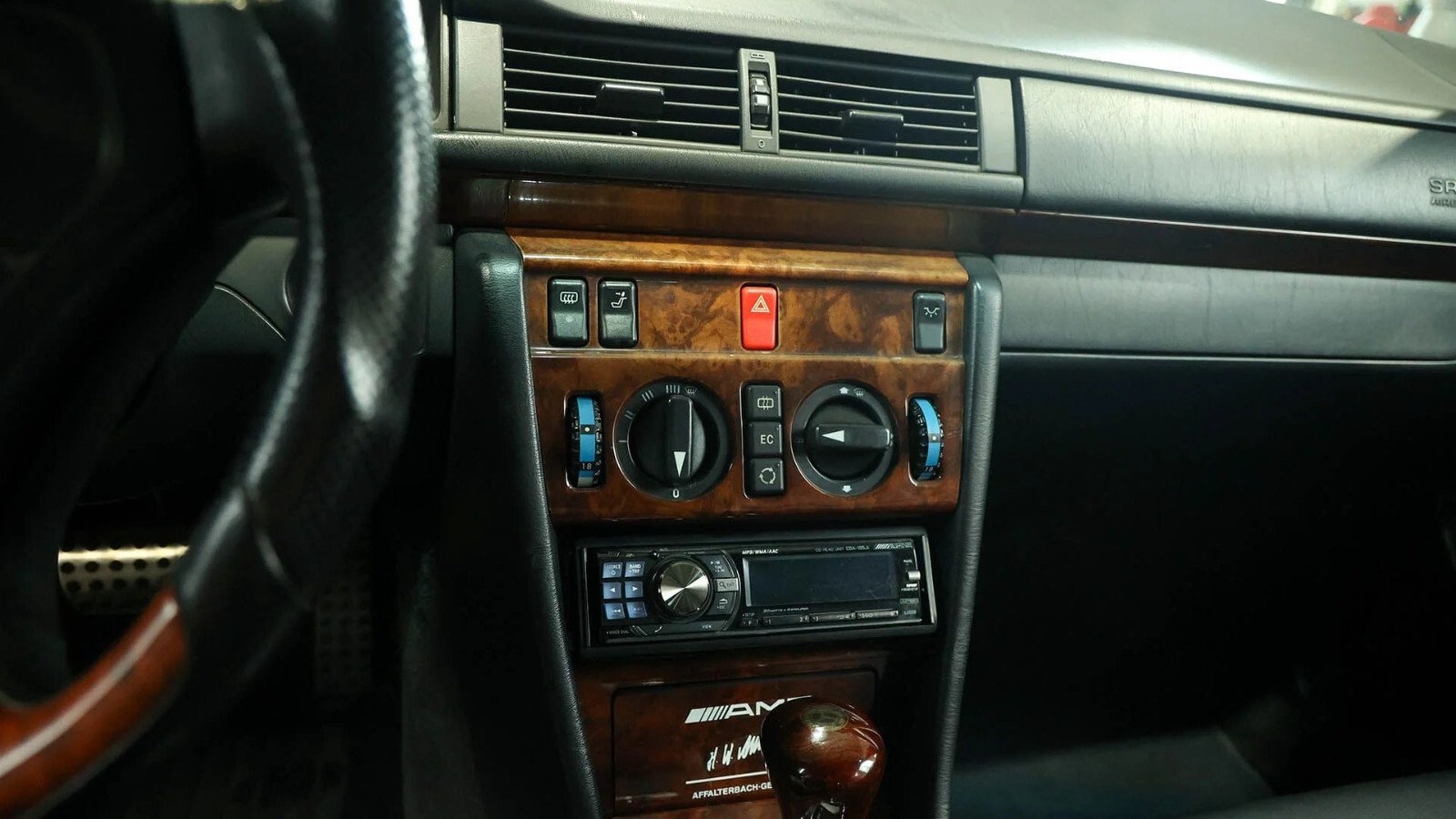 Mercedes-Benz-E-Class-1995-Coupe-15