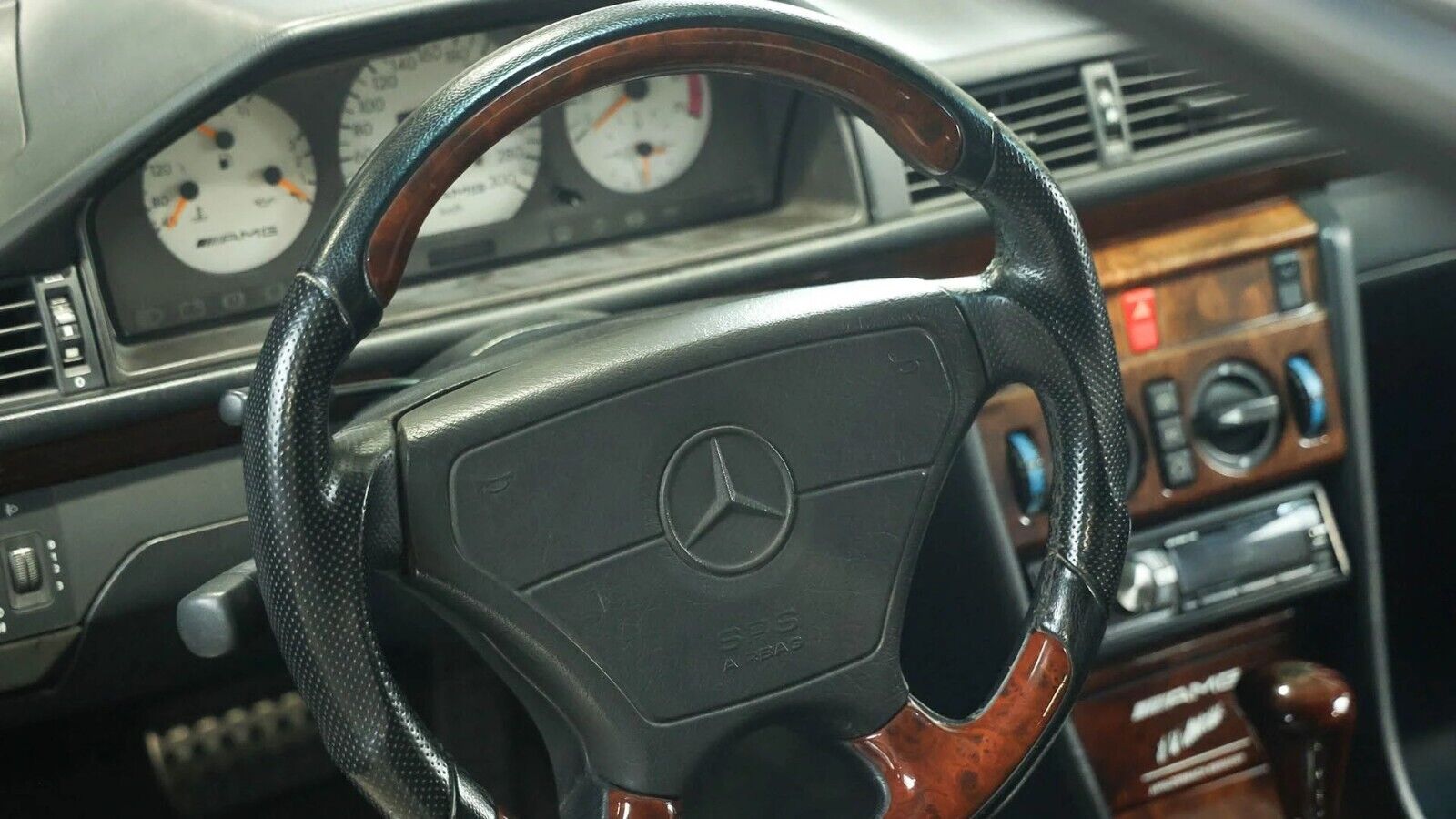 Mercedes-Benz-E-Class-1995-Coupe-19