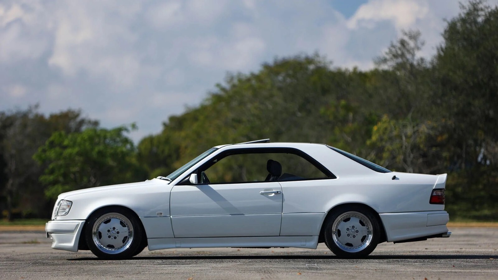 Mercedes-Benz-E-Class-1995-Coupe-2