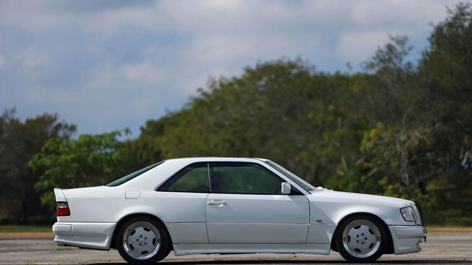 Mercedes-Benz-E-Class-1995-Coupe-3