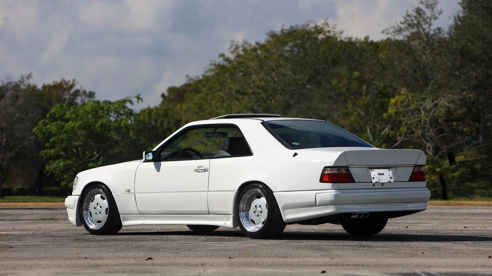 Mercedes-Benz-E-Class-1995-Coupe-4