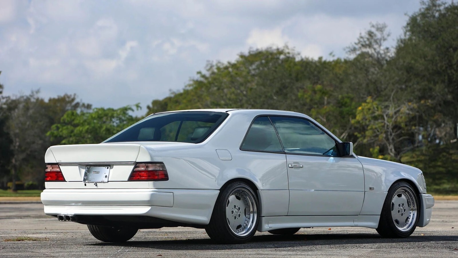 Mercedes-Benz-E-Class-1995-Coupe-5