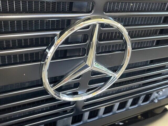 Mercedes-Benz-G-Class-1987-32