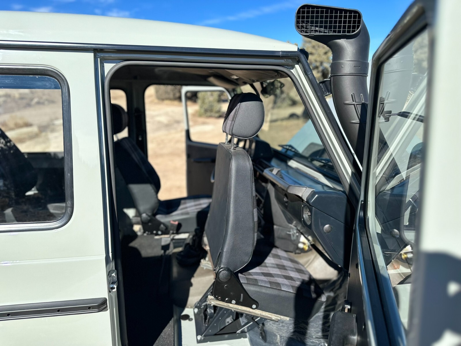Mercedes-Benz-G-Class-1995-SUV-15