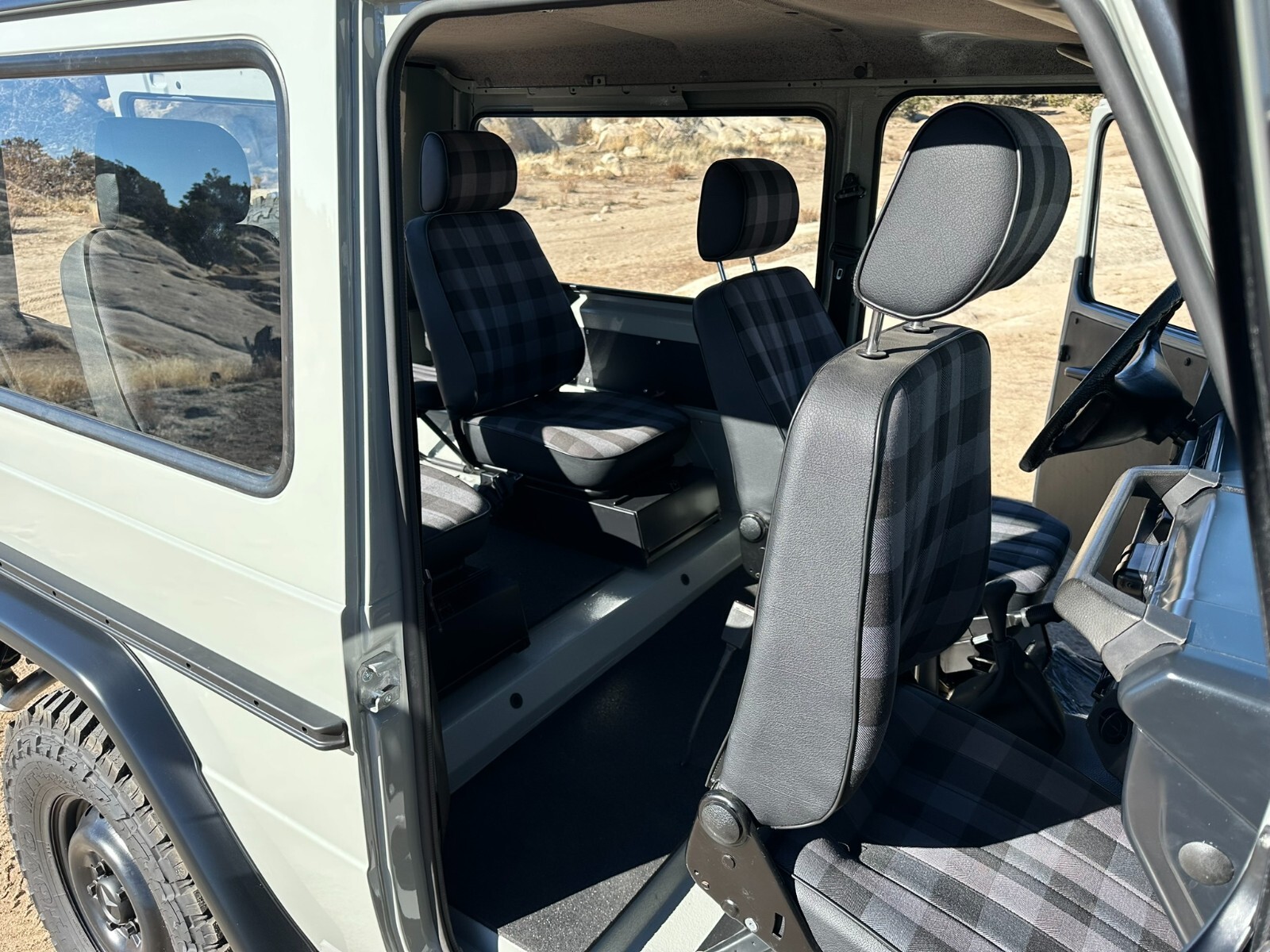 Mercedes-Benz-G-Class-1995-SUV-16