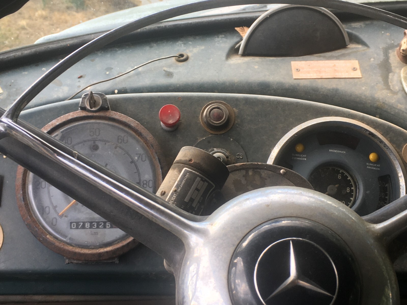 Mercedes-Benz-LA-911-1967-Utility-4