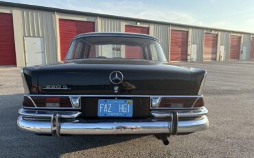 Mercedes-Benz-Other-1960-Sedan-7