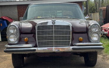 Mercedes-Benz-Other-1968-Sedan-1