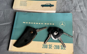 Mercedes-Benz-Other-1968-Sedan-19