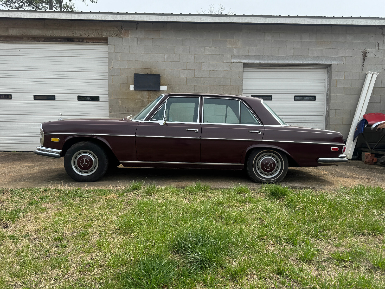 Mercedes-Benz-Other-1968-Sedan-3