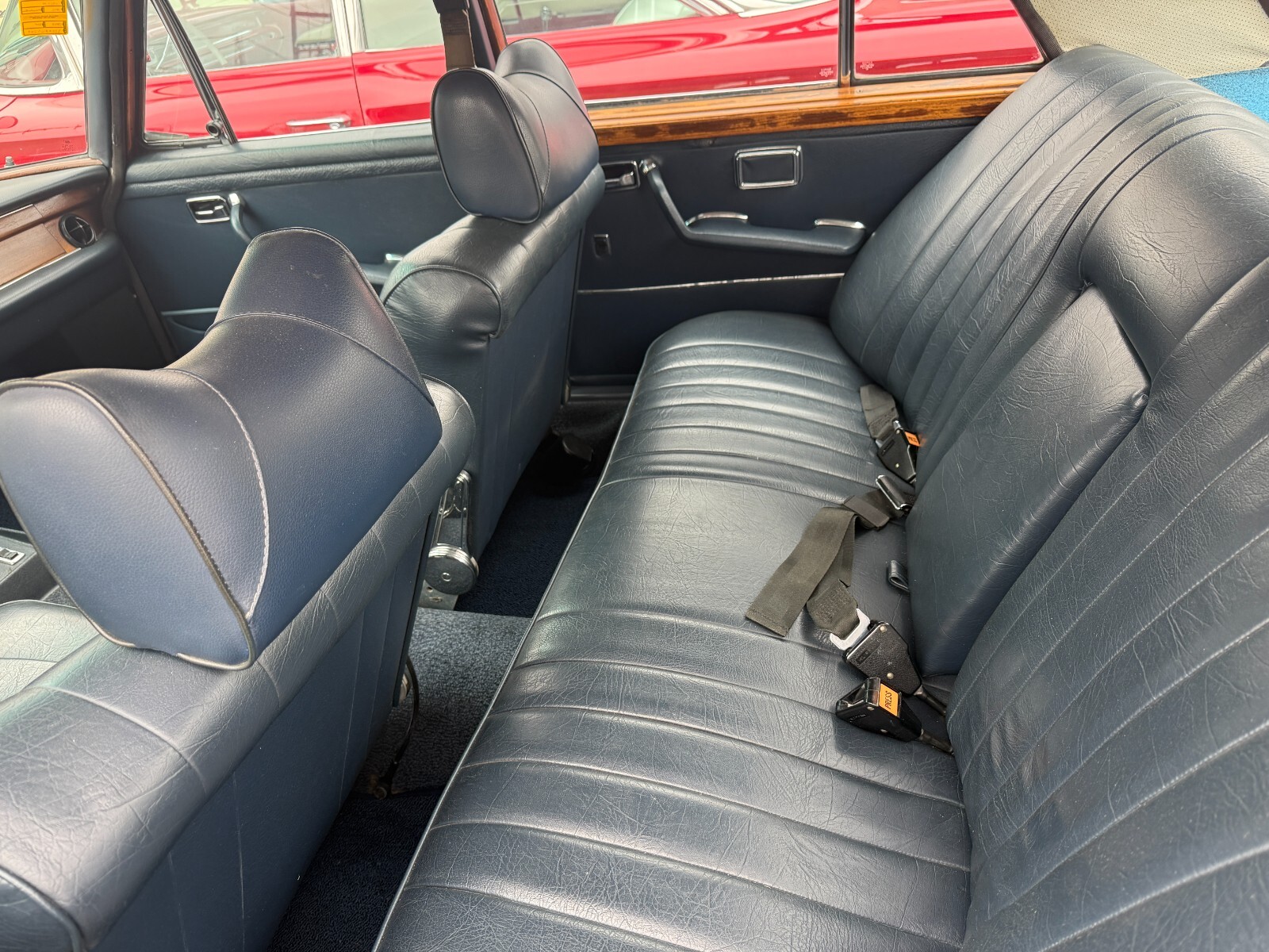 Mercedes-Benz-Other-1972-Sedan-10
