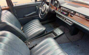 Mercedes-Benz-Other-1972-Sedan-11