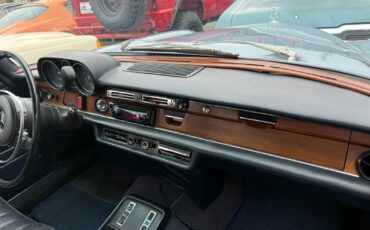 Mercedes-Benz-Other-1972-Sedan-12
