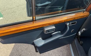Mercedes-Benz-Other-1972-Sedan-15