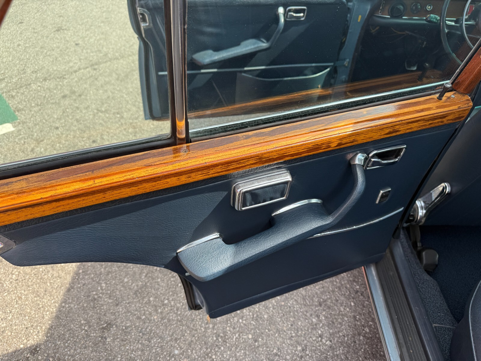 Mercedes-Benz-Other-1972-Sedan-15