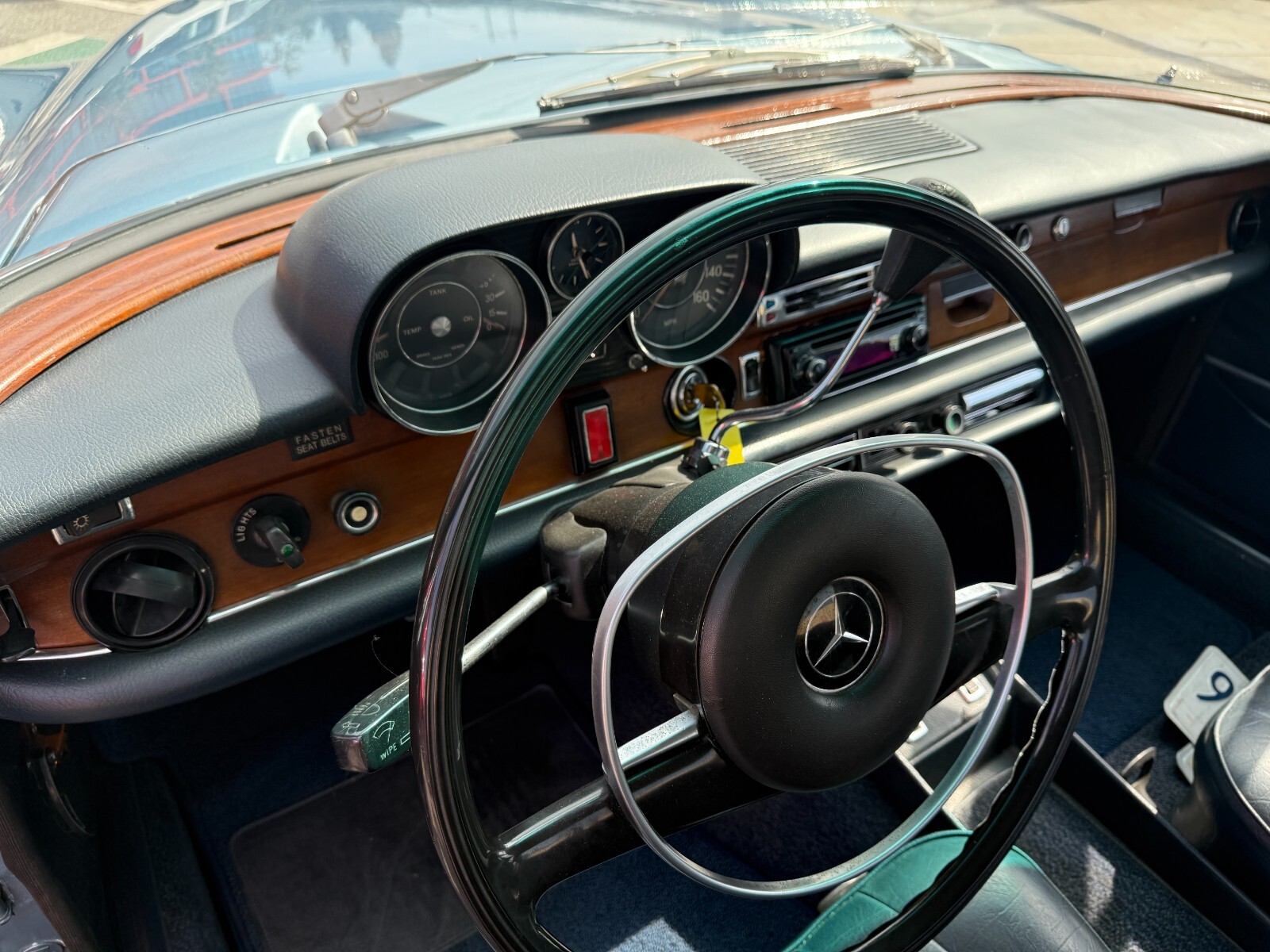 Mercedes-Benz-Other-1972-Sedan-16