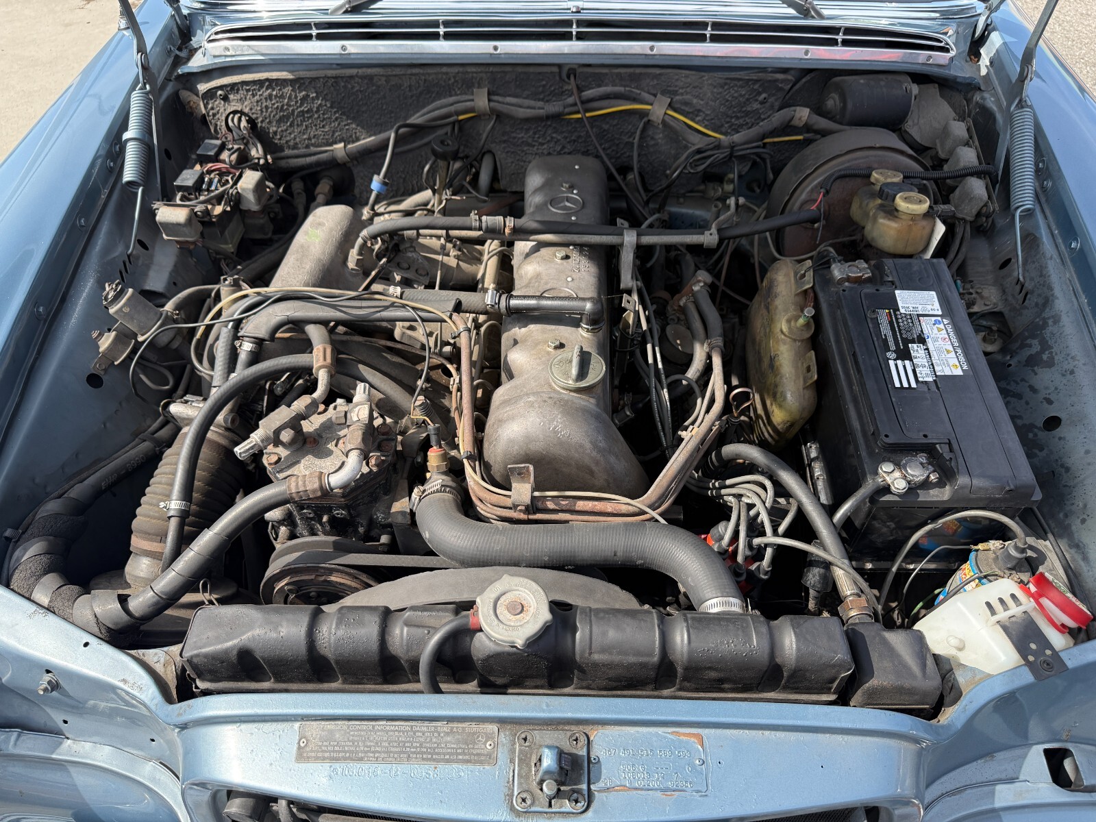 Mercedes-Benz-Other-1972-Sedan-23