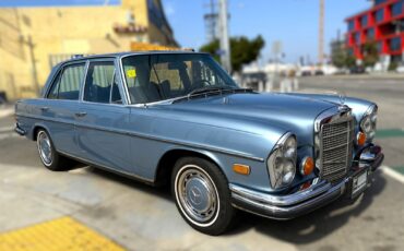 Mercedes-Benz-Other-1972-Sedan-4