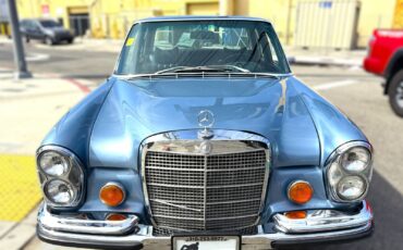 Mercedes-Benz-Other-1972-Sedan-7