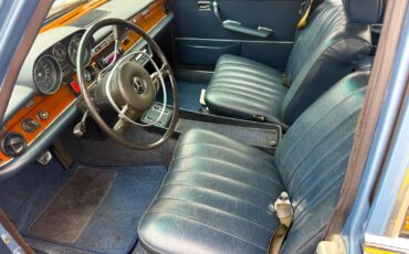 Mercedes-Benz-Other-1972-Sedan-8