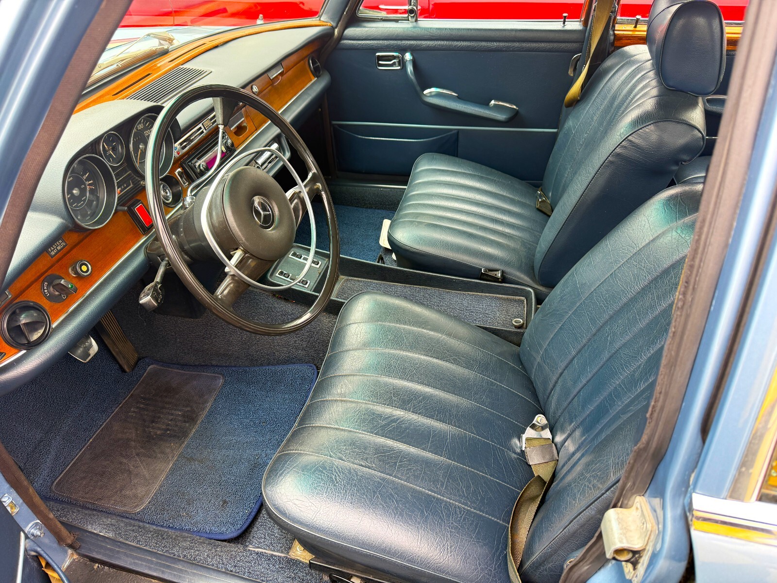 Mercedes-Benz-Other-1972-Sedan-8