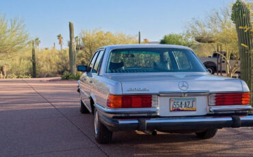 Mercedes-Benz-Other-1975-Sedan-1