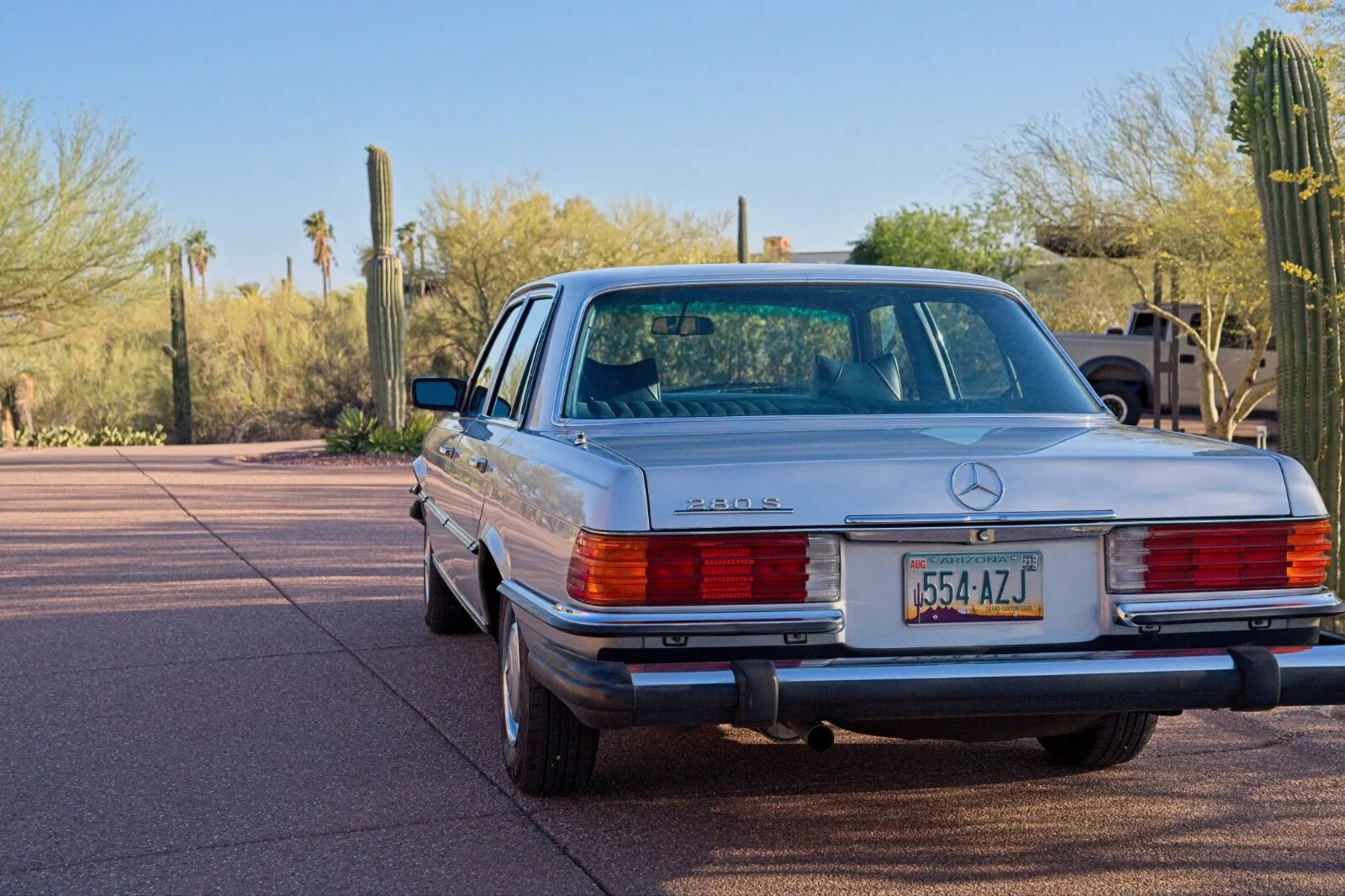 Mercedes-Benz-Other-1975-Sedan-1