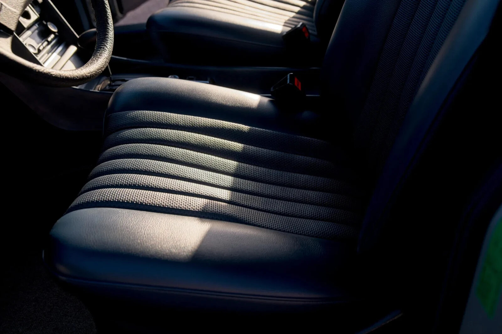 Mercedes-Benz-Other-1975-Sedan-3