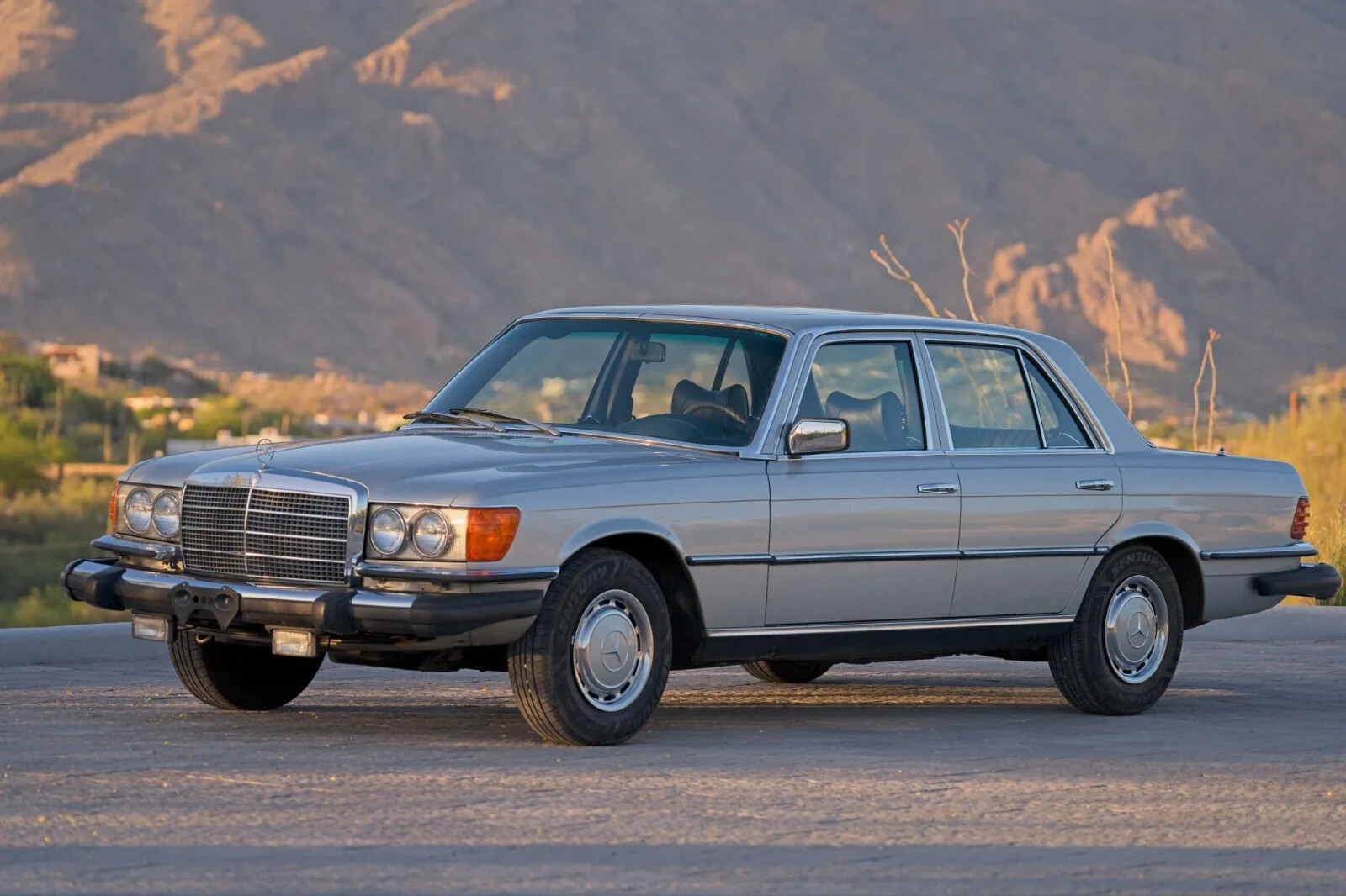 Mercedes-Benz-Other-1975-Sedan