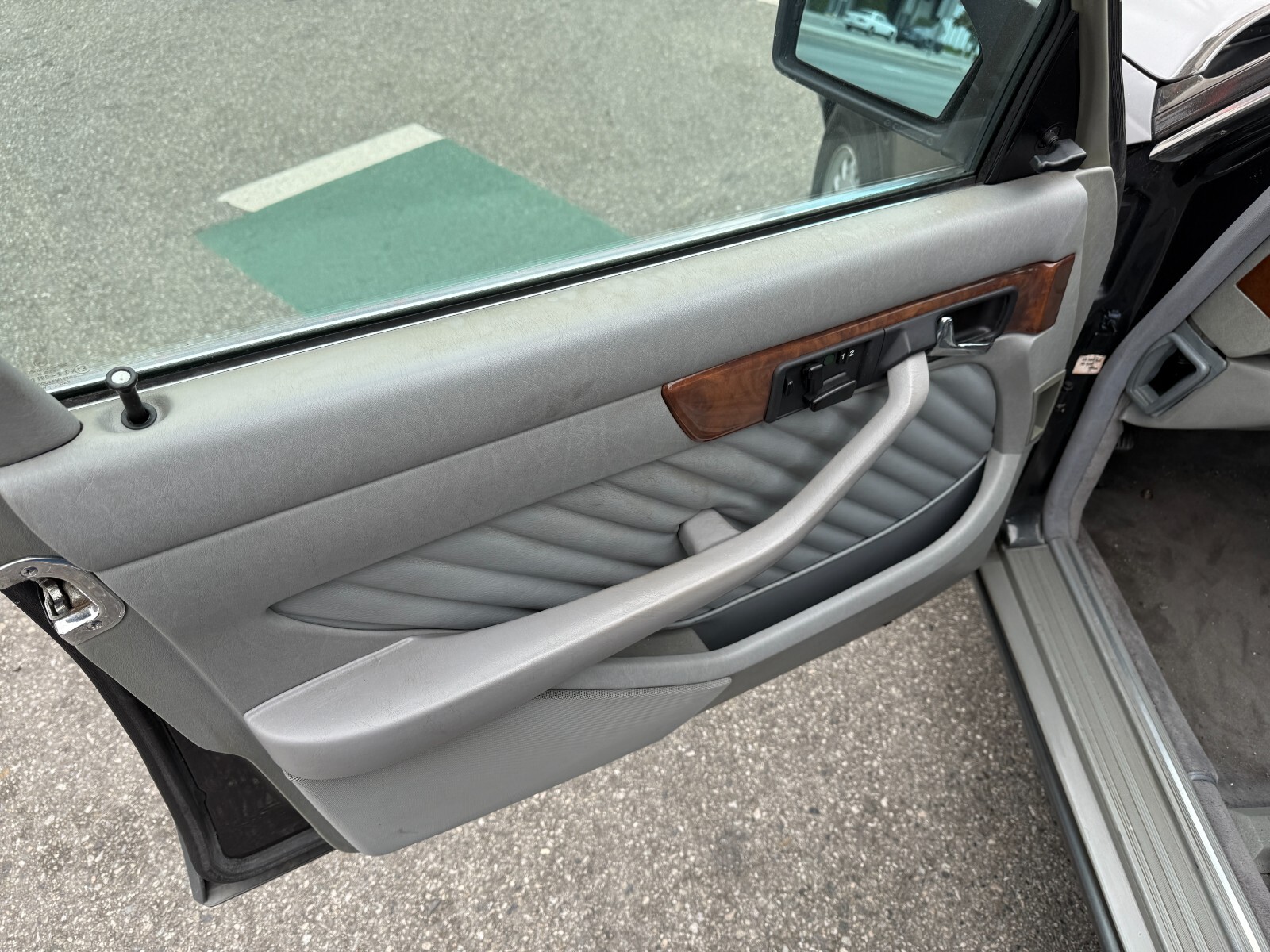 Mercedes-Benz-Other-1989-Sedan-9