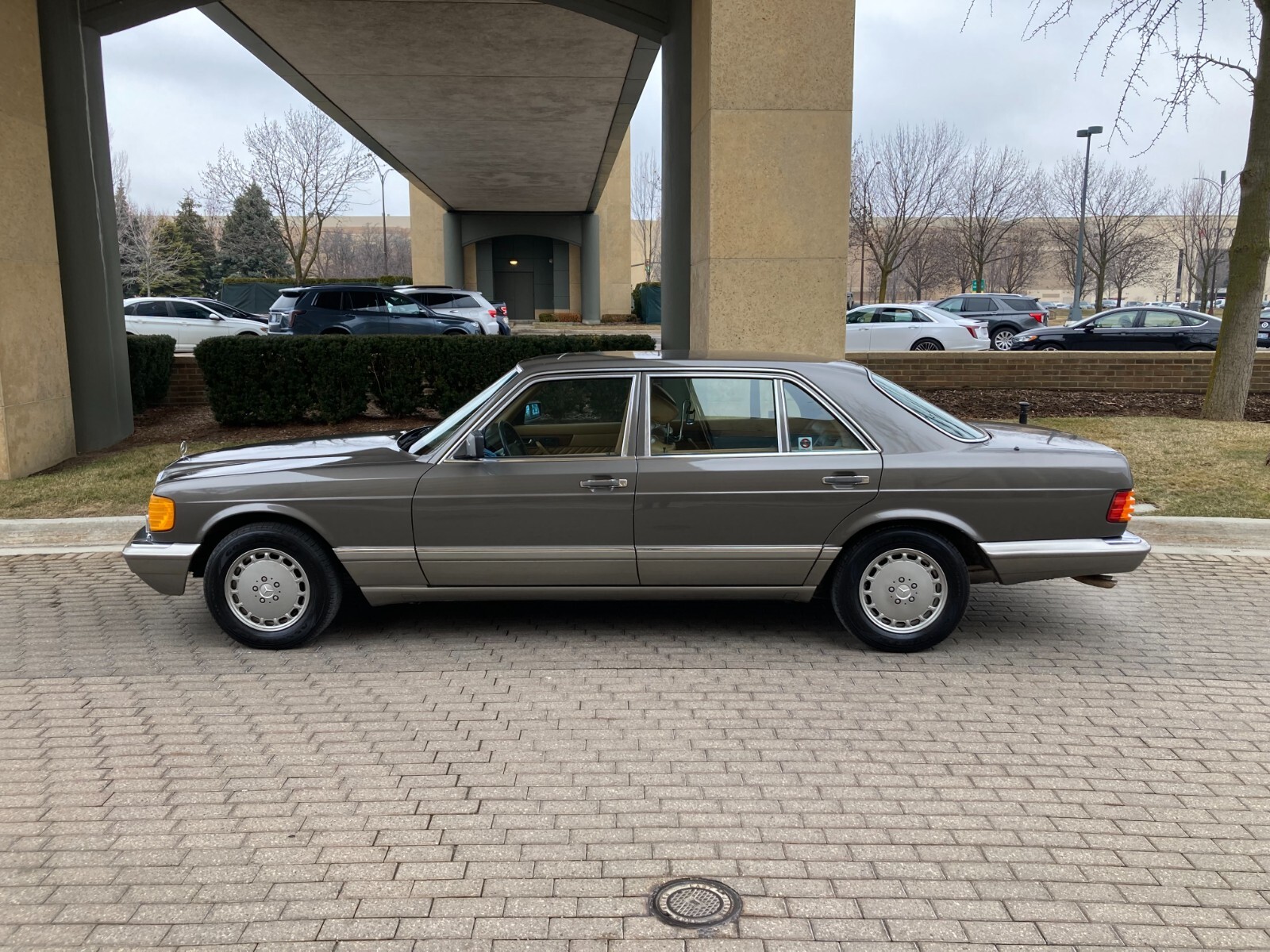 Mercedes-Benz-Other-1991-Sedan-2
