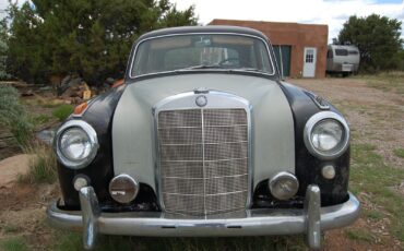 Mercedes-Benz-S-Class-1958-Sedan-2