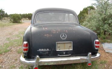 Mercedes-Benz-S-Class-1958-Sedan-3